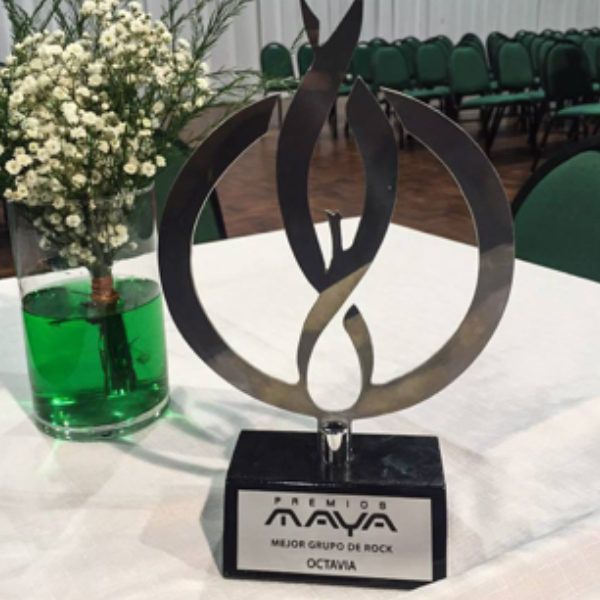 octavia-premio-maya-mayo-2016